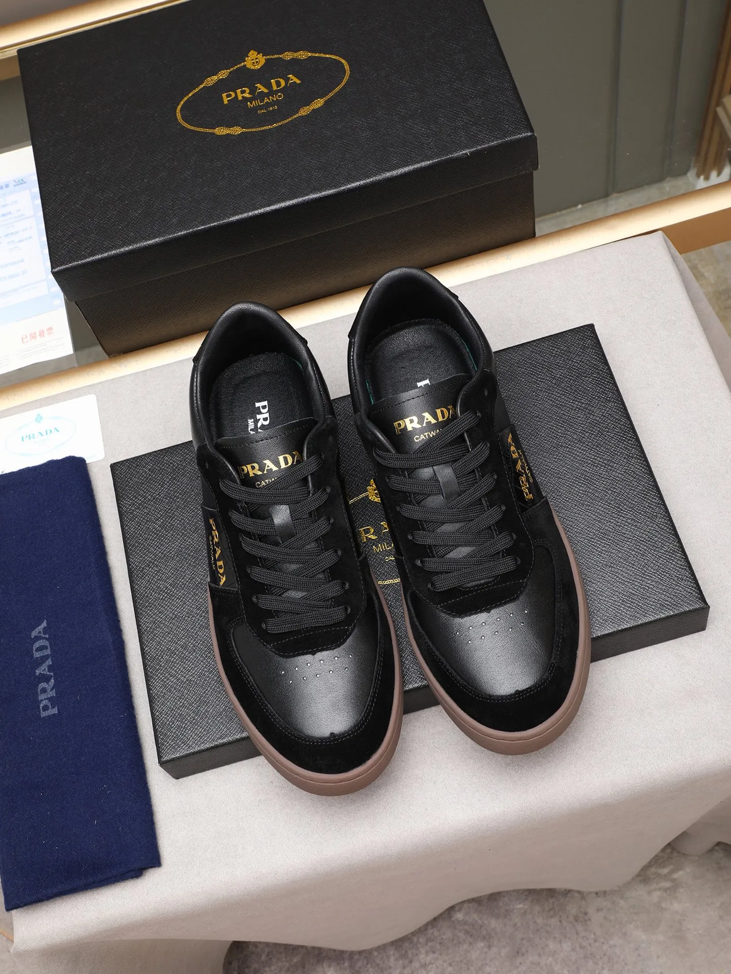 Men's shoes💰420💰 Brand: PRADA (Prada) Standard code: Men's code 38–44 (45 can be customized) Material: Original cowhide, breathable sheep lining Special outsole Style category: Men's fashionable casual sneakers Low-key luxury! Color: actual picture color
